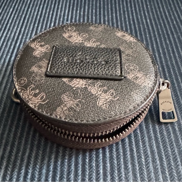 NWOT Coach bag attachment coin wallet. - Picture 3 of 3